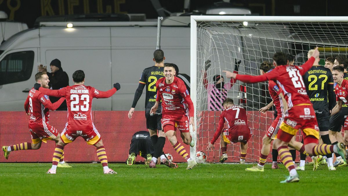 PAP / Marcin Gadomski / Na zdjęciu: Chojniczanka Chojnice