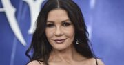 Wygląda obłędnie. Catherine Zeta-Jones w stroju kąpielowym z wycięciem