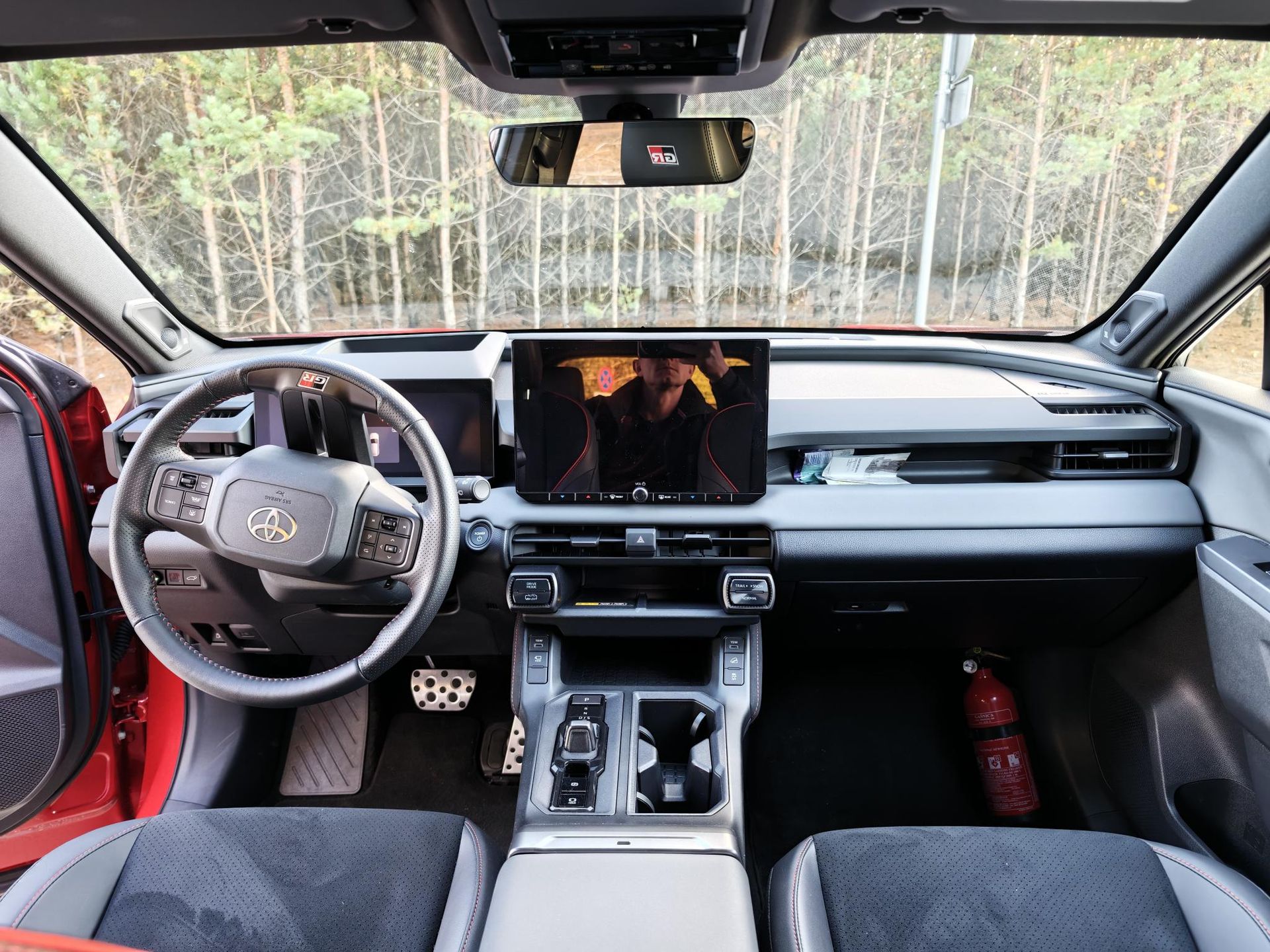 Wnętrze Toyoty Rav4 PHEV GR Sport