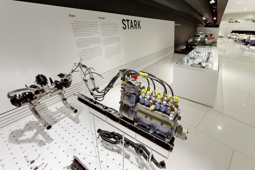 Eksponaty Porsche Museum - ekspozycja silników