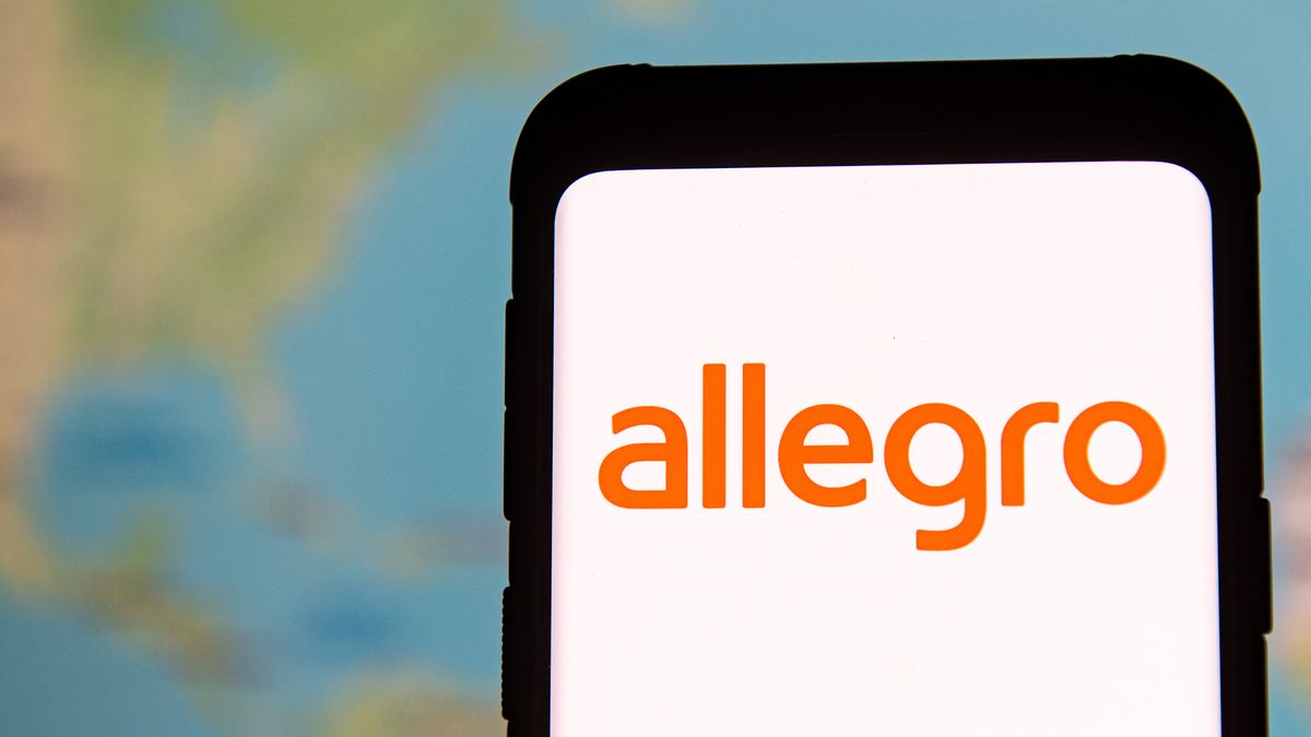 SMS-y "od Allegro" o blokadzie konta przez RODO są fałszywe, fot. Getty Images