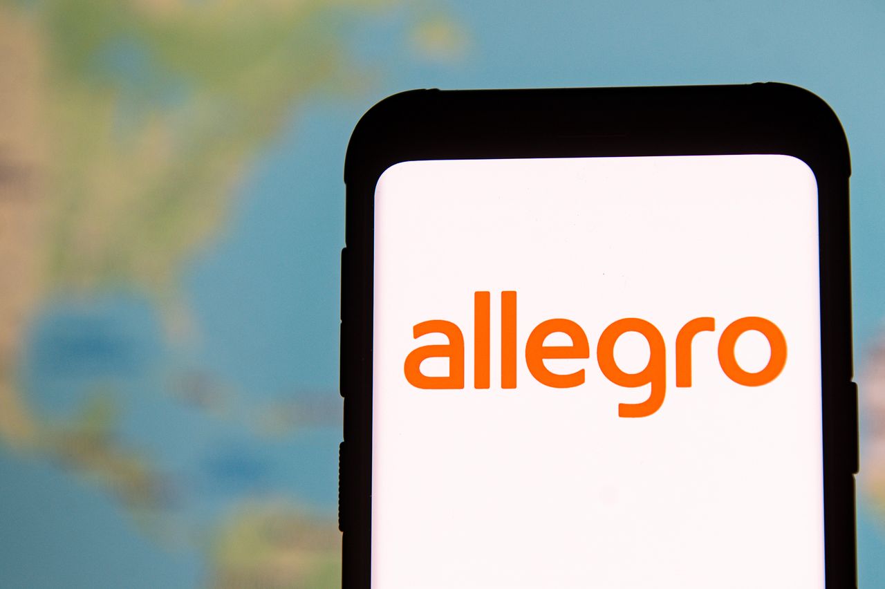SMS-y "od Allegro" o blokadzie konta przez RODO są fałszywe, fot. Getty Images