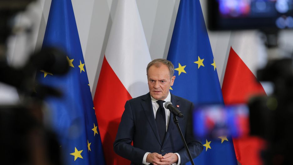 Warszawa, 08.12.2023. Przewodniczący PO Donald Tusk podczas konferencji prasowej w Senacie w Warszawie, 8 bm. Wcześniej, w Senacie odbyło się spotkanie Donalda Tuska z kandydatami na ministrów w jego rządzie. (mr) PAP/Paweł Supernak