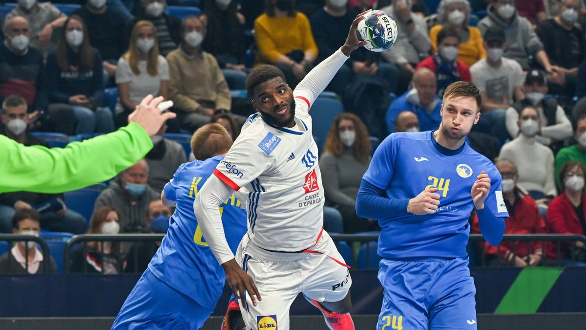 PAP/EPA / Tibor Illyes / Na zdjęciu: Dika Mem (z przodu) i Dmytro Horiha