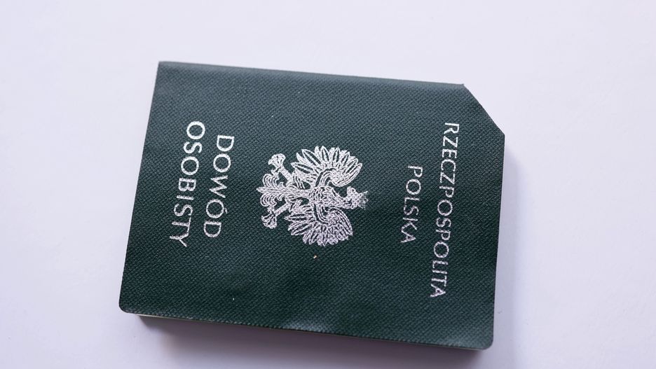 Nie wyrzucaj starego dowodu osobistego / zdjęcie poglądowe