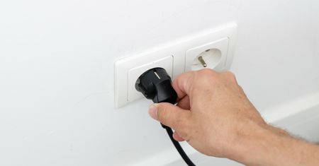 Pożera więcej prądu niż pralka i lodówka. Wielu z nas ma to w domu