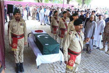 Krwawe starcia na granicy. Pakistan grozi wojną