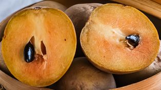 To owoc o smaku karmelu. Sięgaj po niego regularnie, a skóra się wygładzi i jelita będą działały jak w zegarku