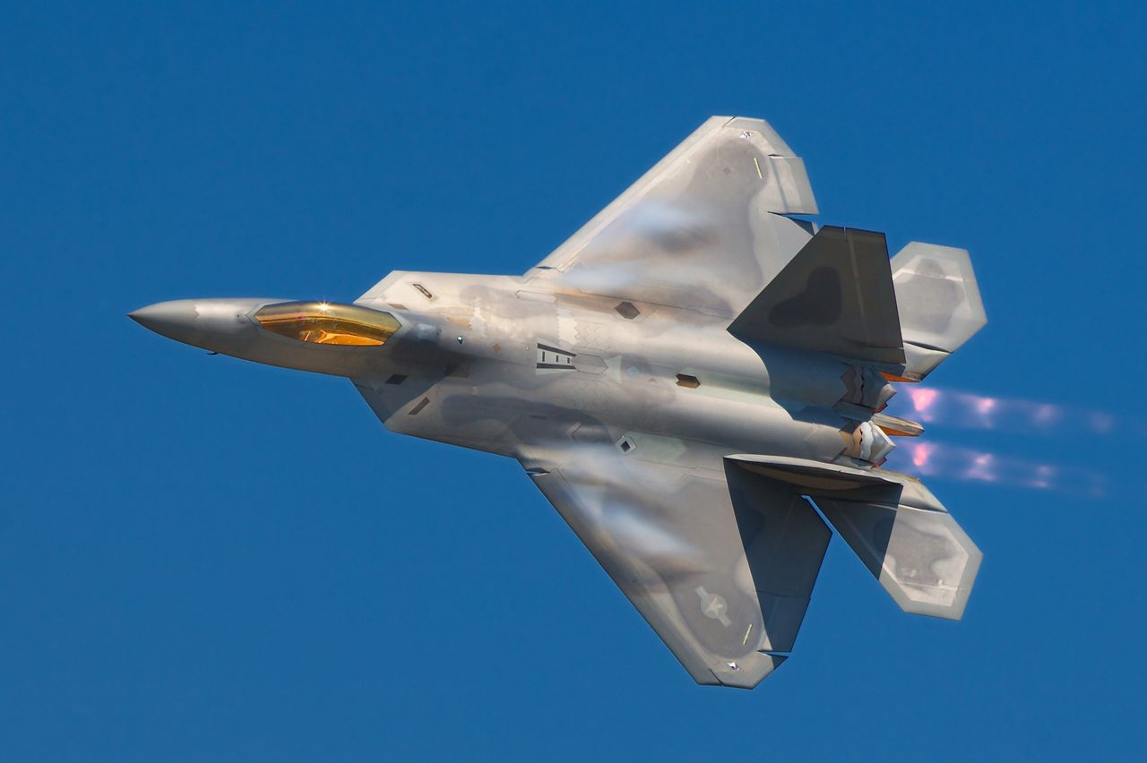 F-22 Raptor - pierwszy samolot 5. generacji, jaki uzyskał gotowość operacyjną