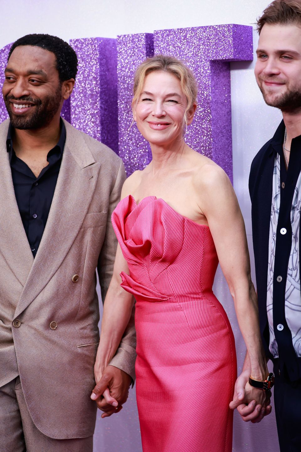 Chiwetel Ejiofor, Renée Zellweger i Leo Woodall