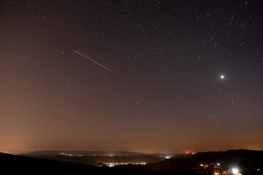 Falcon 9 na polskim niebie: Nasi czytelnicy ujęli rakietę wynoszącą satelity Starlink 5