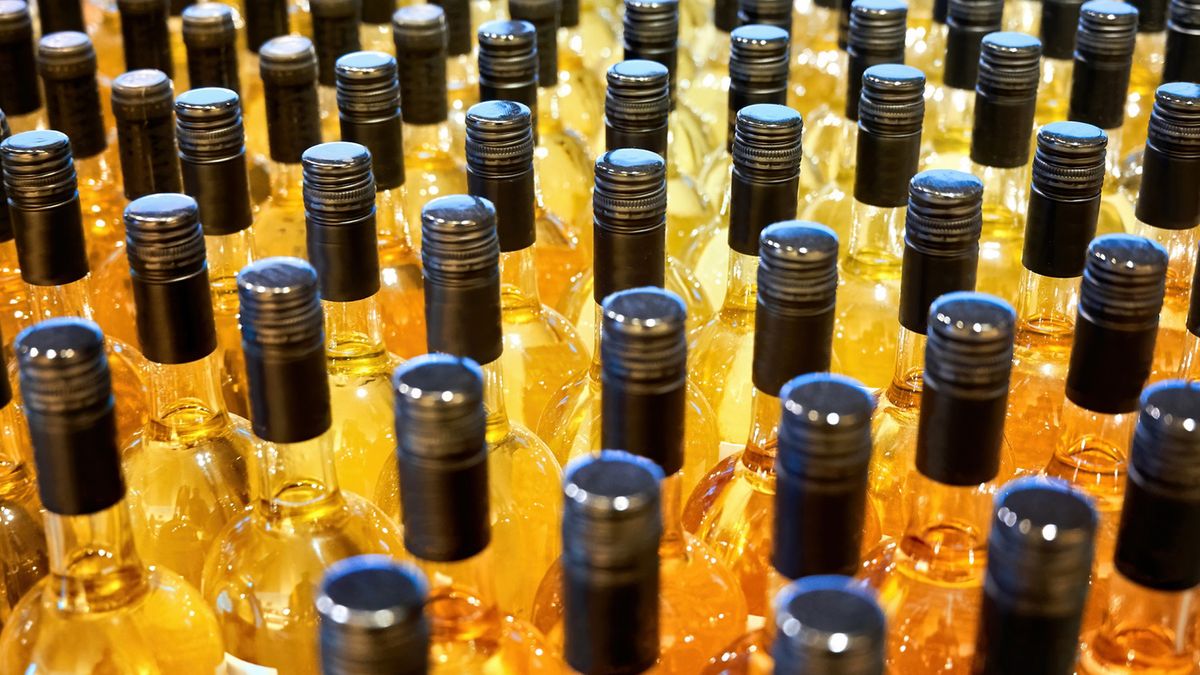 Alkohol zwiększa łaknienie i napędza apetyt - to powoduje, że pijąc alkohol wpadamy w dietetyczną pułapkę