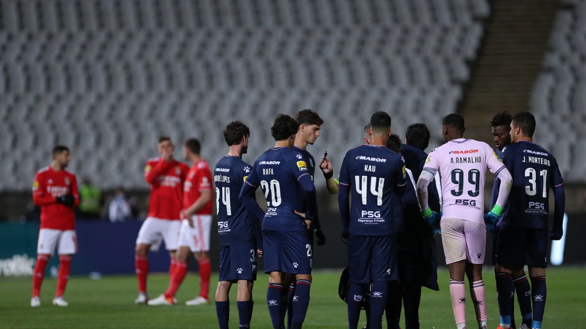 Zdjęcie okładkowe artykułu: PAP/EPA / Antonio Cotrim / Na zdjęciu: piłkarze Belenenses