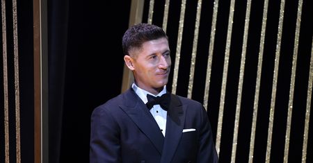 Robert Lewandowski najlepszym piłkarzem świata. Memy rozbrajają