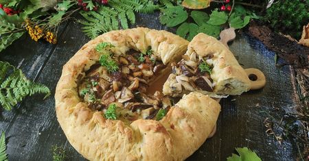 Ciasto drożdżowe z grzybami leśnymi