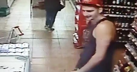 "Synu". Kasjerka nie miała pojęcia, kto to. Nagranie robi furorę