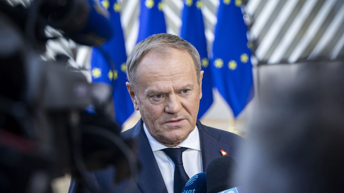 Prime Minister of Poland Donald Tusk attends the special EU leaders meeting, with the head of states and the President of Ukraine Volodymyr Zelenskyy. The Polish PM arrives limping as he has an injurer leg, does a statement and talks to the media and press, responding questions from journalists in Europa building before the Emergency Summit on Ukraine and Defence. Brussels, Belgium on March 6, 2025 (Photo by Nicolas Economou/NurPhoto via Getty Images)