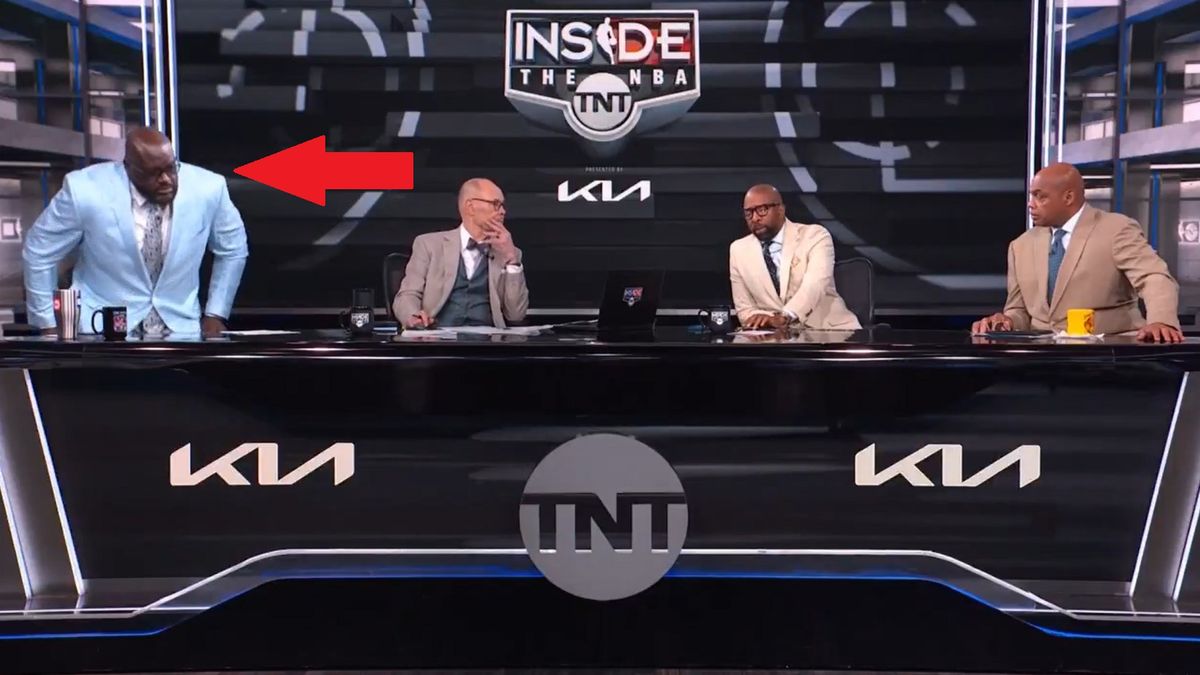 Twitter / NBAonTNT / Na zdjęciu: Shaquille O'Neal nagle wyszedł ze studia