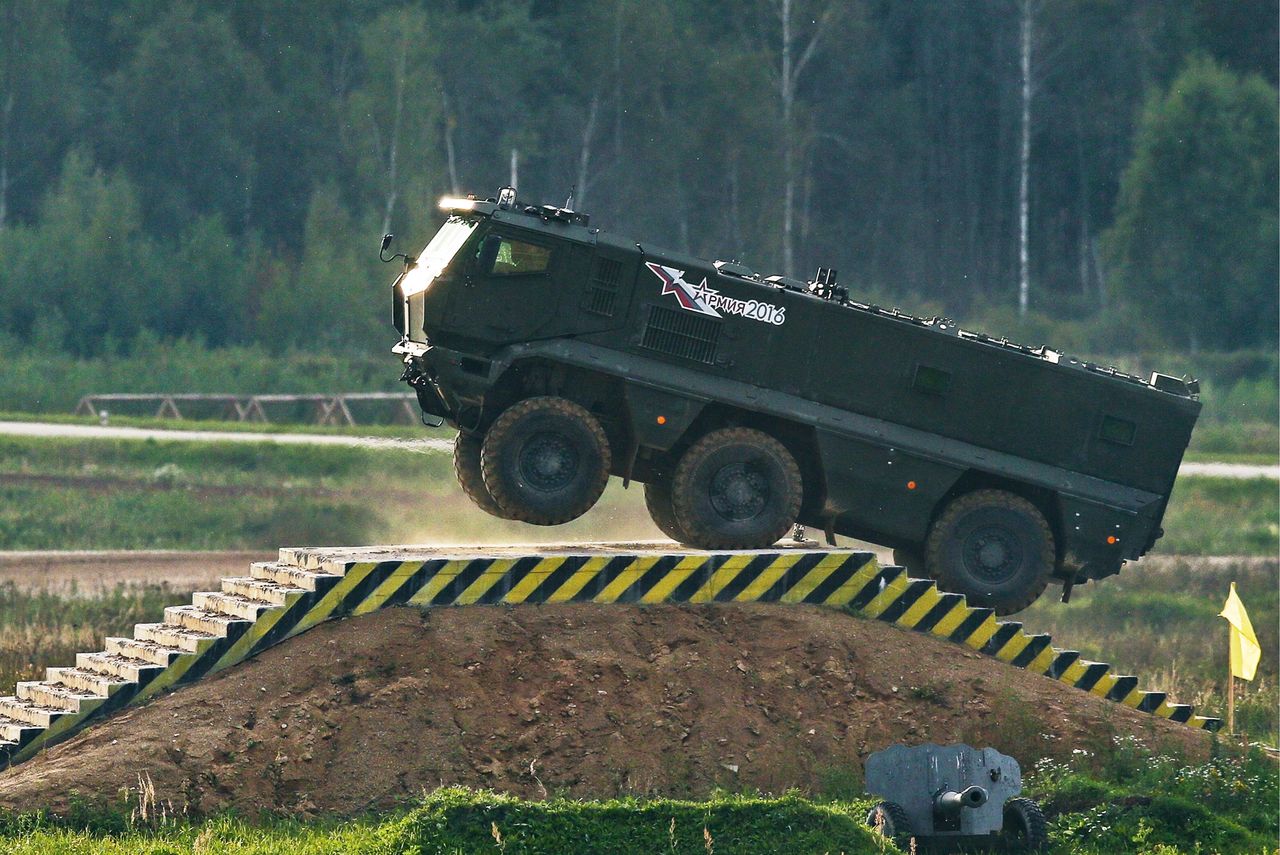 Rosyjski Kamaz Tajfun-K jednak nie jest "niezniszczalny". Jest jeden słaby punkt