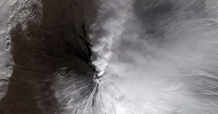 Erupcja Kluczewskiej Sopki w Rosji. To największy wulkan w Eurazji