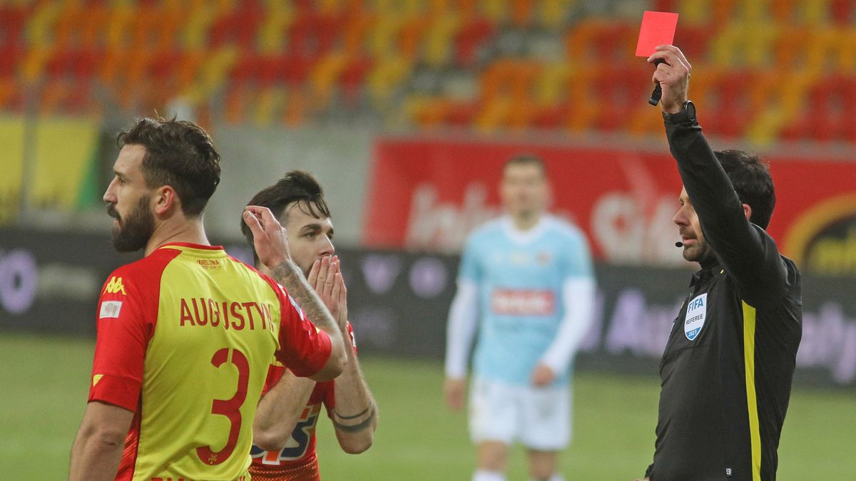 Zdjęcie okładkowe artykułu: PAP / Artur Reszko / W meczu Jagiellonia - Piast (0:1) Błażej Augustyn obejrzał czerwoną kartkę