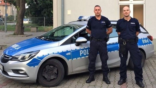 Akcja służb we Wrocławiu. Zauważyli ciężarną na chodniku, liczyły się sekundy 