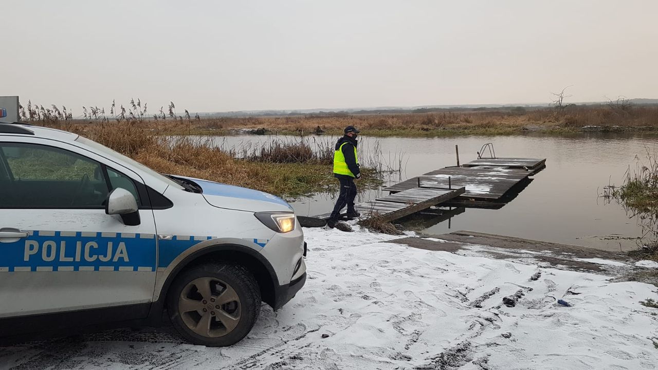 Dwie nastolatki wpadły do lodowatej wody. Załamał się pod nimi lód