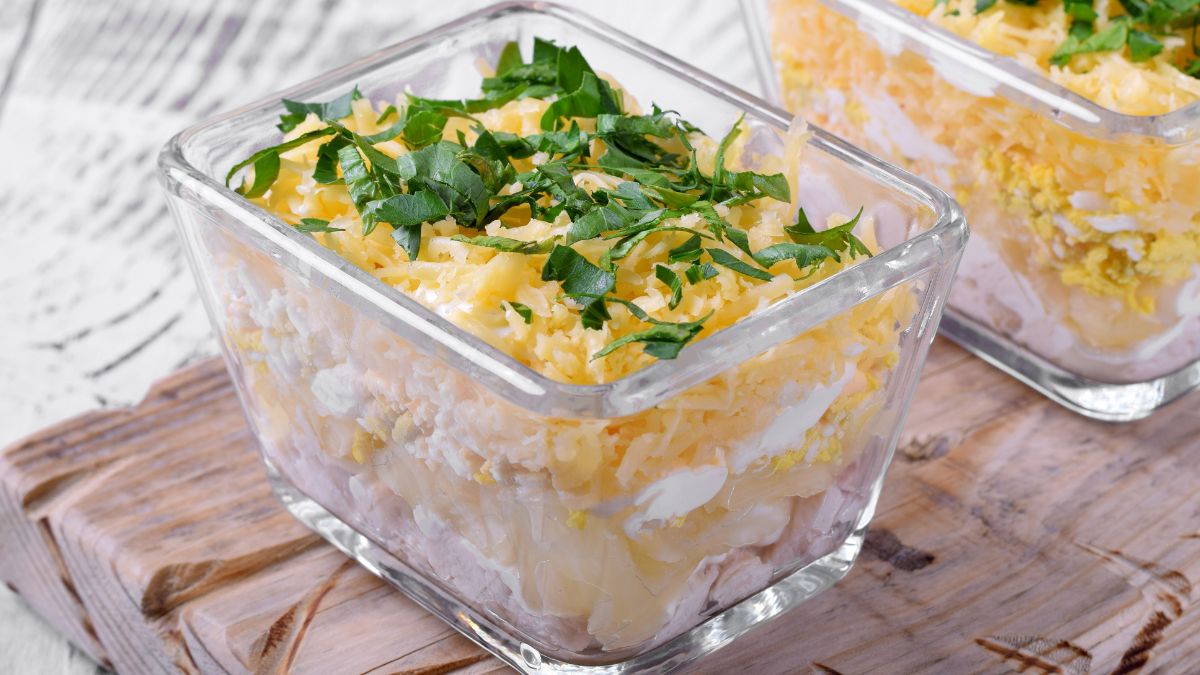 Sałatka z tuńczykiem sprawdzi się na każdej imprezie