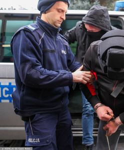 Ksiądz skrępowany i owinięty folią. Szokujące szczegóły przed procesem