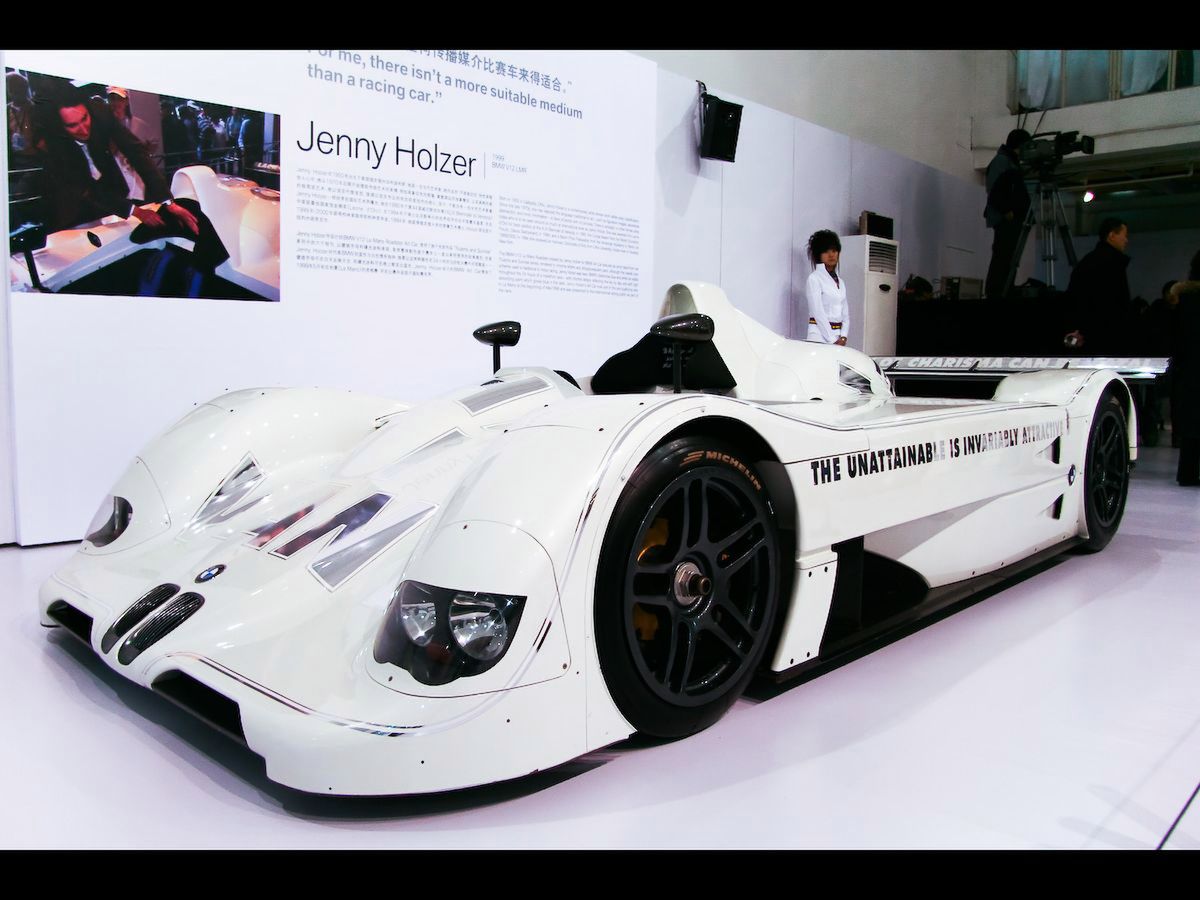 BMW V12 LMR #4 pomalowane przez firmę Holzer.