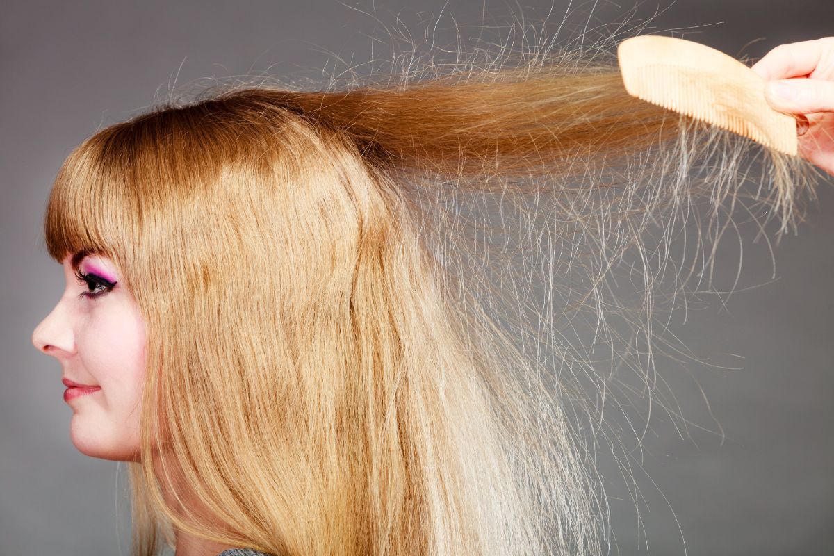 Elektryzujące się włosy to problem wielu kobiet - Pyszności