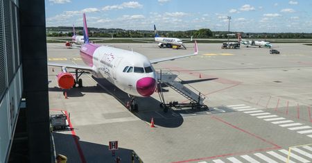 Wizz Air i LOT przedłużają zawieszenie lotów. Nowe terminy z powodu "niestabilnej sytuacji"
