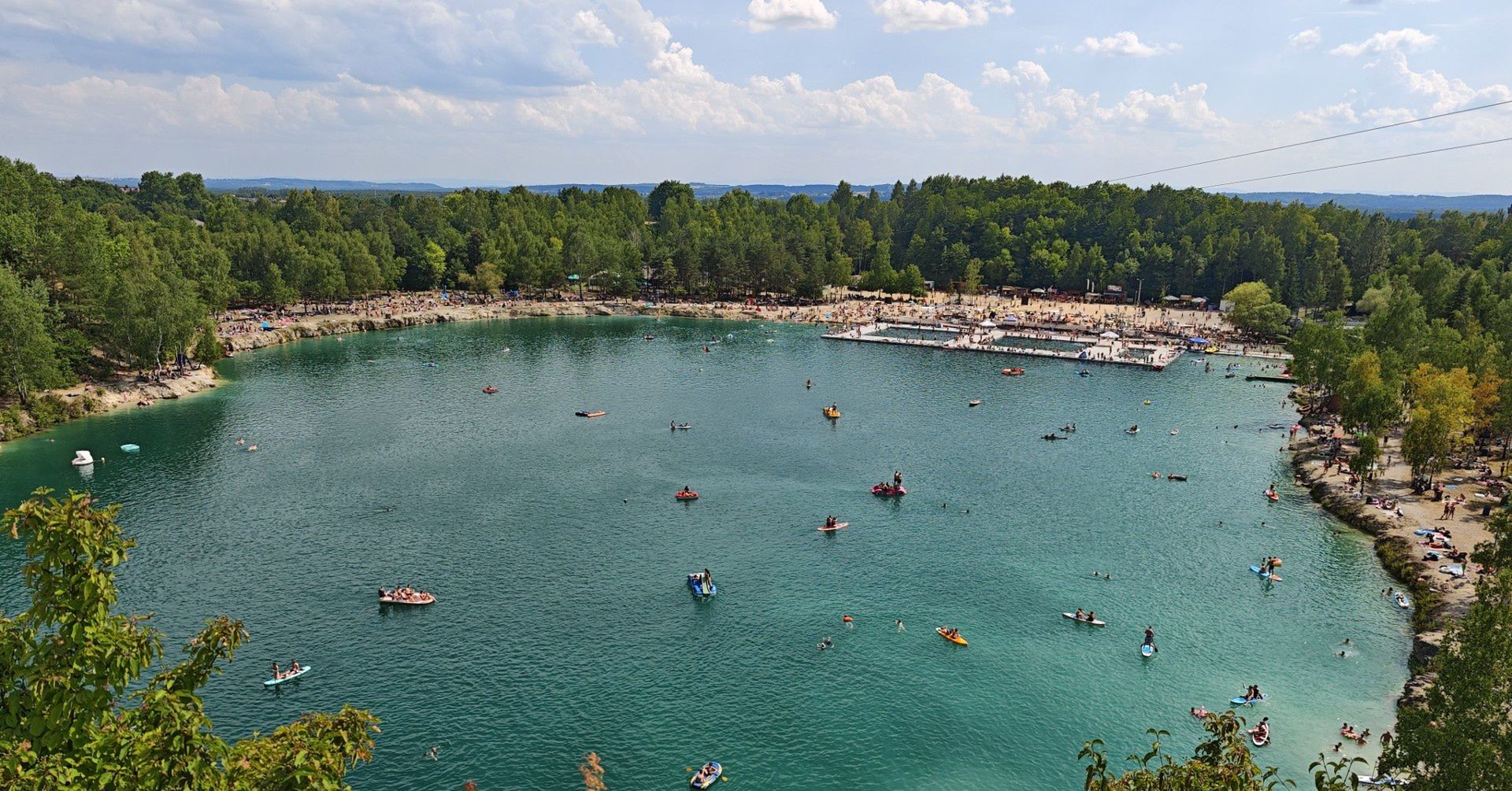 W Polsce też mamy Balaton, zdaniem wielu niewiele ustępujący temu na Węgrzech. Sprawdź, gdzie leży polskie jezioro Balaton, jakie atrakcje oferuje i jak tam dojechać.