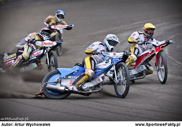 Tyron Proctor (kask biały) jeszcze w barwach Betard Sparty Wrocław
