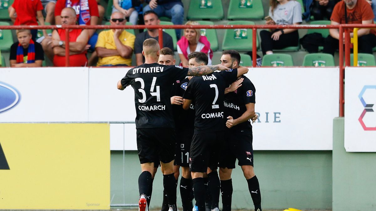 Newspix / Adam Starszyński / Na zdjęciu: piłkarze Cracovii