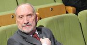 Macierewicz wydał PONAD 2 MILIONY ZŁOTYCH na przeloty!