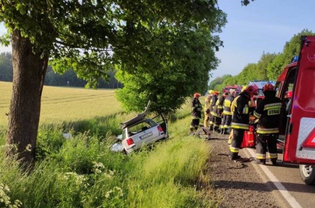 Pomorze: Trzy osoby nie żyją, a siedem jest rannych. Tragiczny wypadek w Borczu