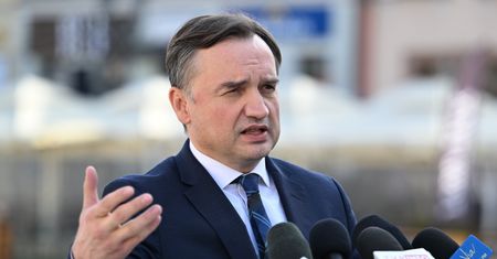 Ziobro przed komisją mimo choroby? Ankietowani jasno