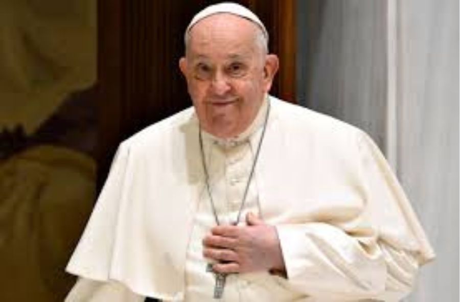 Pope Francis apologizes for allegedly using homophobic language