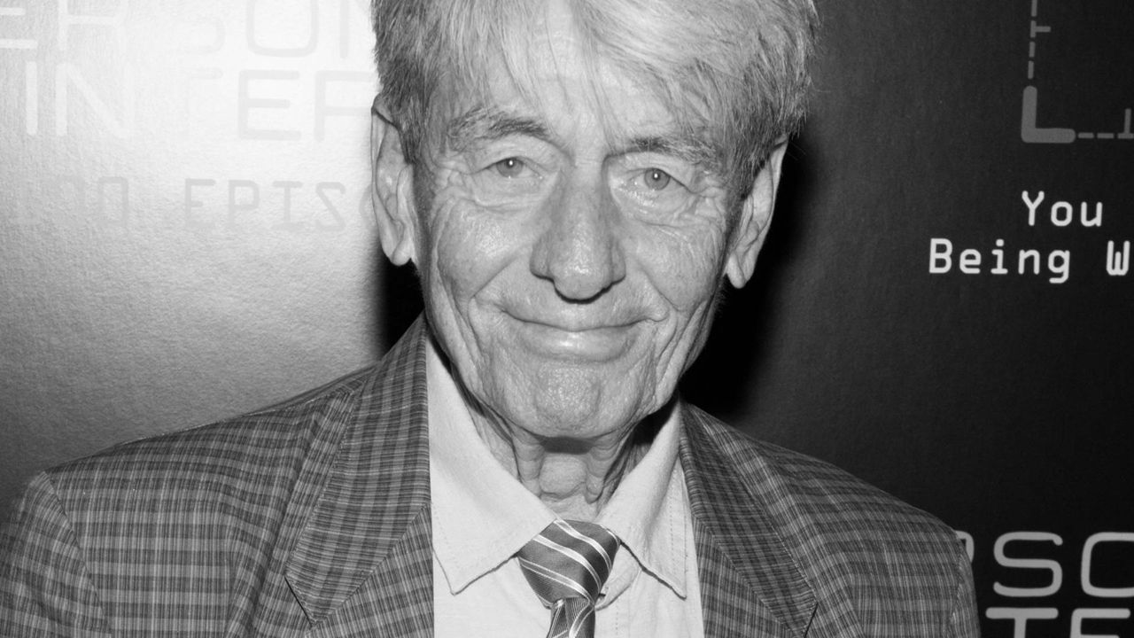 John Nolan nie żyje. Był wujkiem Christophera Nolana, grał w jego filmach