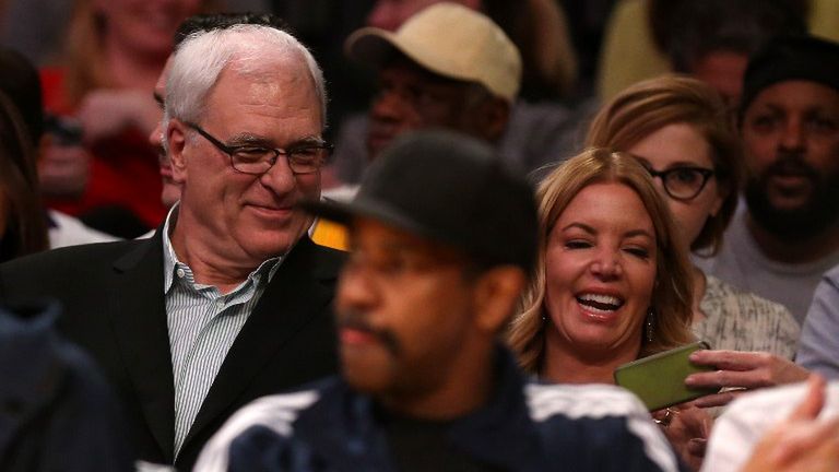 AFP / Phil Jackson i Jeanie Buss są narzeczeństwem od 2013 roku