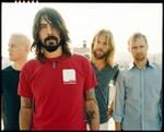 Foo Fighters oblewają się kubłem zimnej wody i drwią z "Carrie"