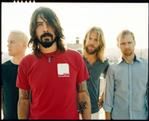 Foo Fighters oblewają się kubłem zimnej wody i drwią z "Carrie"