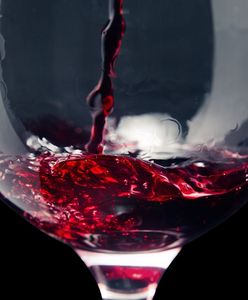 Stylowe gadżety dla miłośników wina. Pomysł na elegancki prezent