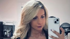 Mówili, że siłownia zrobi z niej faceta. Pokazała się w miniówce