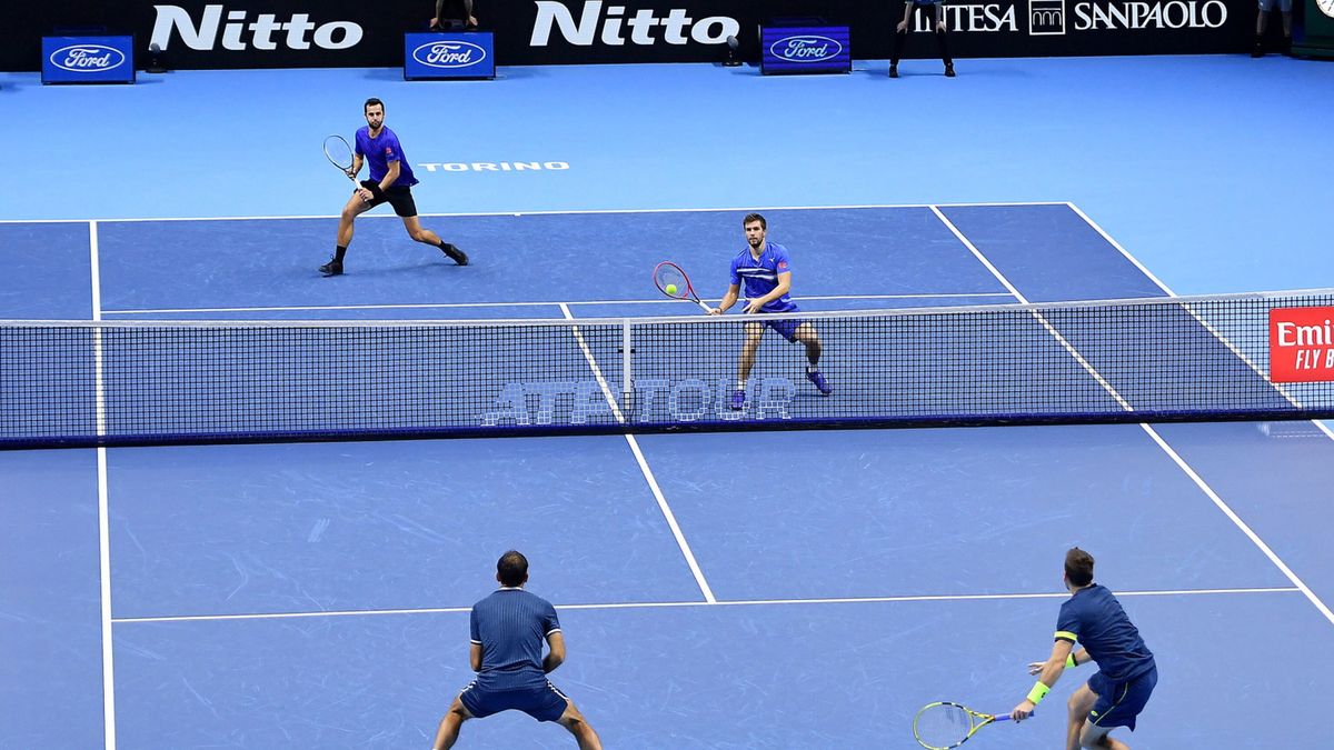Zdjęcie okładkowe artykułu: PAP/EPA / Alessandro di Marco / Na zdjęciu: Mate Pavić (z lewej), Nikola Mektić (z prawej), Ivan Dodig (tyłem z lewej) i Austin Krajicek (tyłem z prawej) podczas meczu w ATP Finals 2022