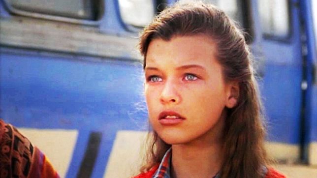 Milla Jovovich jako Lily w "Nocnym pociągu do Katmandu"