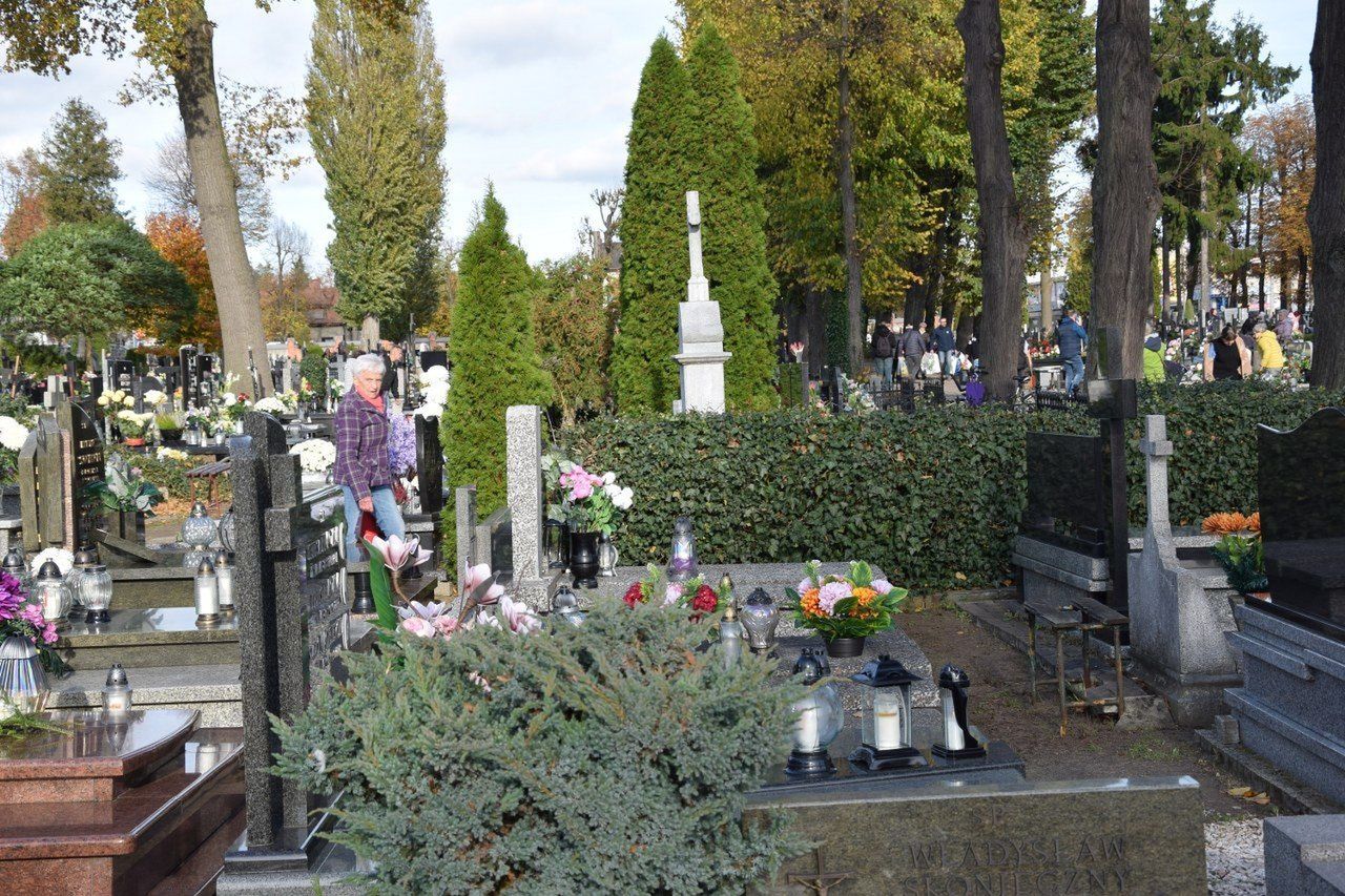 Zbierają na odnowę zabytkowych nagrobków w Zduńskiej Woli. To już 13. kwesta