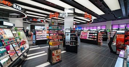 Ukradły perfumy za 700 zł z drogerii w Lublinie. Była z nimi mała dziewczynka