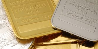 Czarne i platynowe karty kredytowe